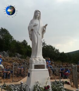 Medjugorje la statua sul Podbrdo: 8 settembre 