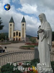 La Madonna vuole che ci " consacriamo " a Lei.