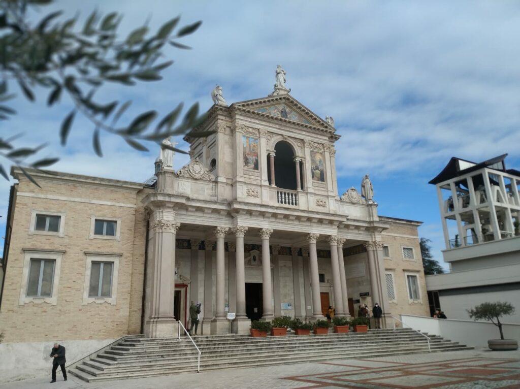 Santuario di San Gabriele dell'Addolorata: il sole ha pulsato.